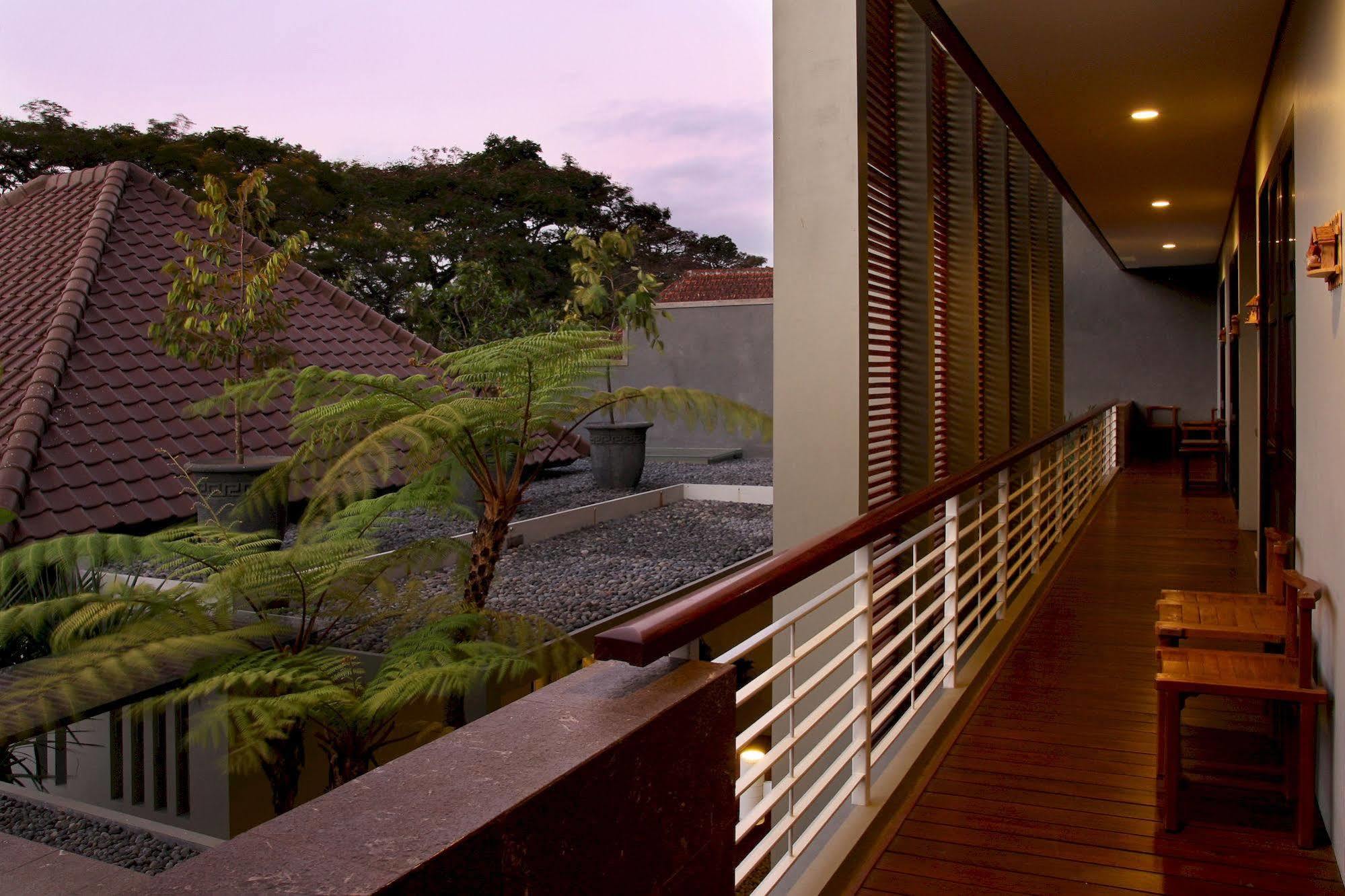 Cozy Boutique Guest House Malang Luaran gambar