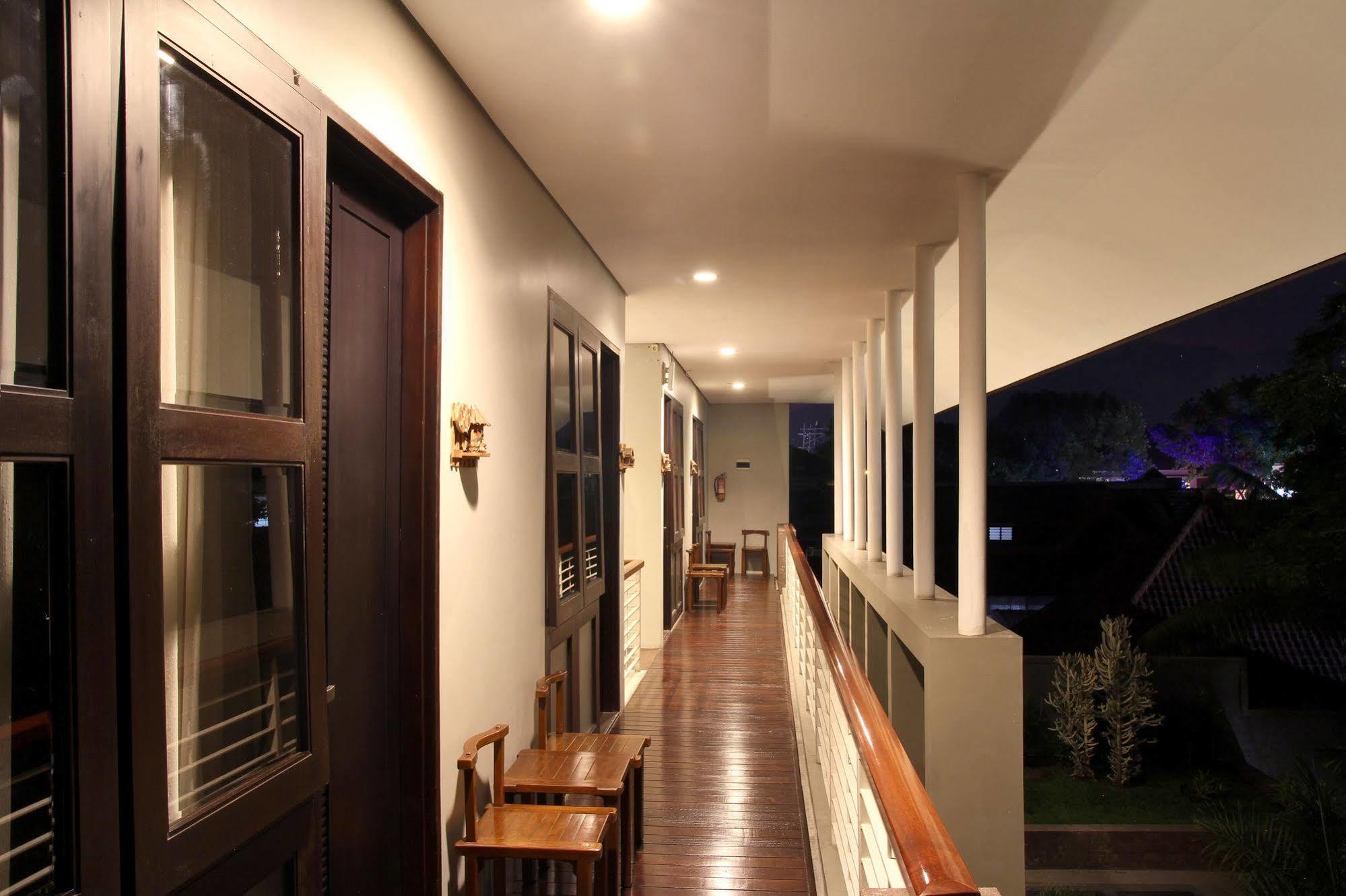 Cozy Boutique Guest House Malang Luaran gambar